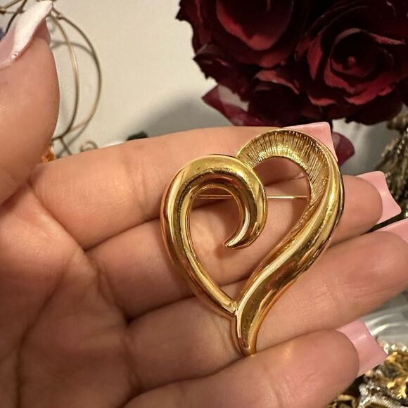 VINTAGE NAPIER HEART BROOCH - Picture 1 of 2